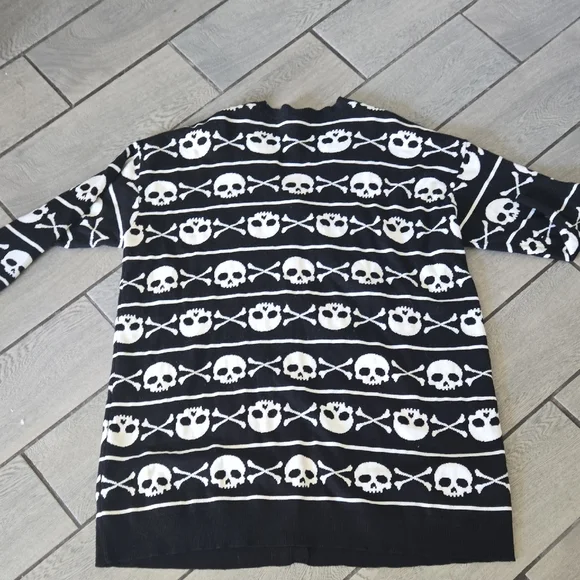 Hot Topic Black and White Cardigan Sweater with Geometric Patterns - Picture 6 of 7